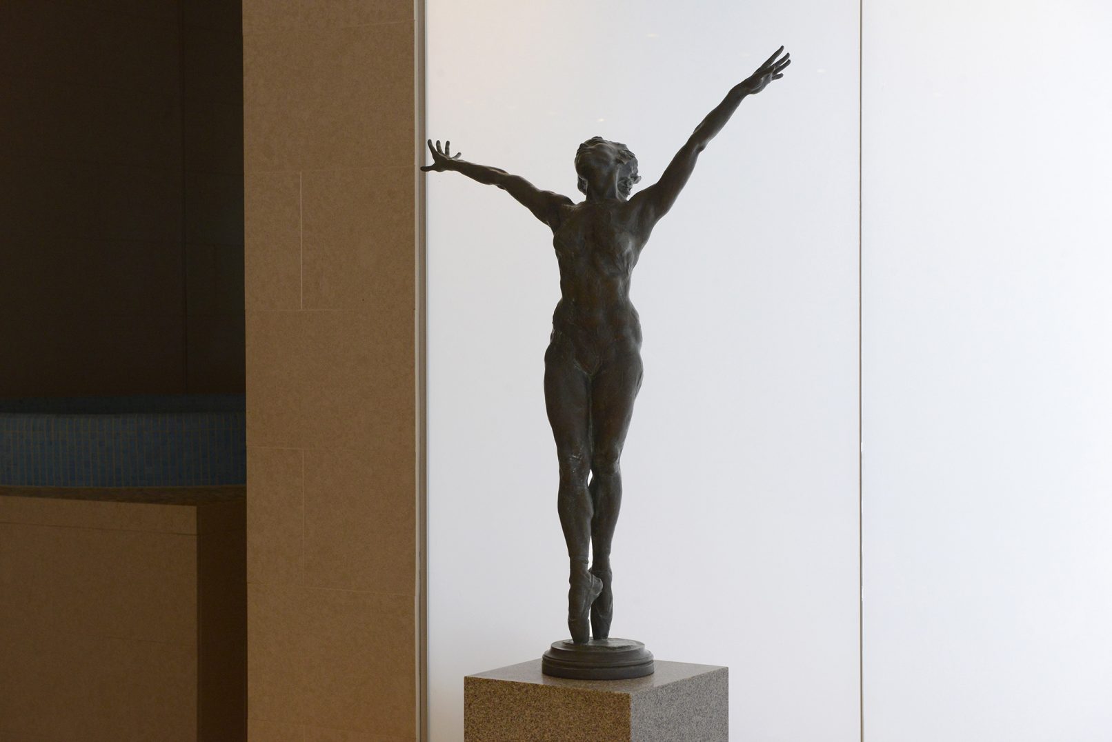 The Gundersen Collection er en imponerende samling av kunst og norske bondeantikviteter. Store deler av samlingen er stilt ut på hotellet Vestlia Resort i fjellbygda Geilo, Norge. The Gundersen Collection har også Norges viktigste private samling med grafikk av Edvard Munch. Ikke minst flere håndkolorerte grafiske verk. Samlingen inneholder også et rikholdig utvalg av eksklusive drikkekar i tre. Samlingen har også mange sentrale verk av maleren Kai Fjell. Skulptør Kirsten Kokkin har laget skulpturen vist på bildet.