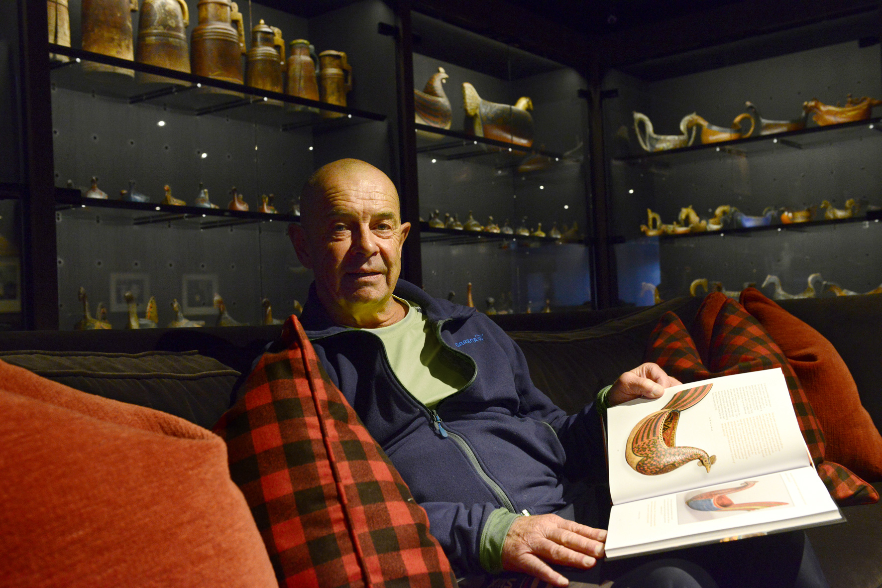 Pål Gundersen The Gundersen Collection er en imponerende samling av kunst og norske bondeantikviteter. Store deler av samlingen er stilt ut på hotellet Vestlia Resort i fjellbygda Geilo, Norge. The Gundersen Collection har også Norges viktigste private samling med grafikk av Edvard Munch. Ikke minst flere håndkolorerte grafiske verk. Pål Gundersen har samlet kunst og antikviteter i flere tiår. Samlingen av norske drikkekar i tre er enestående i sitt slag. Foto: Line Sandvik