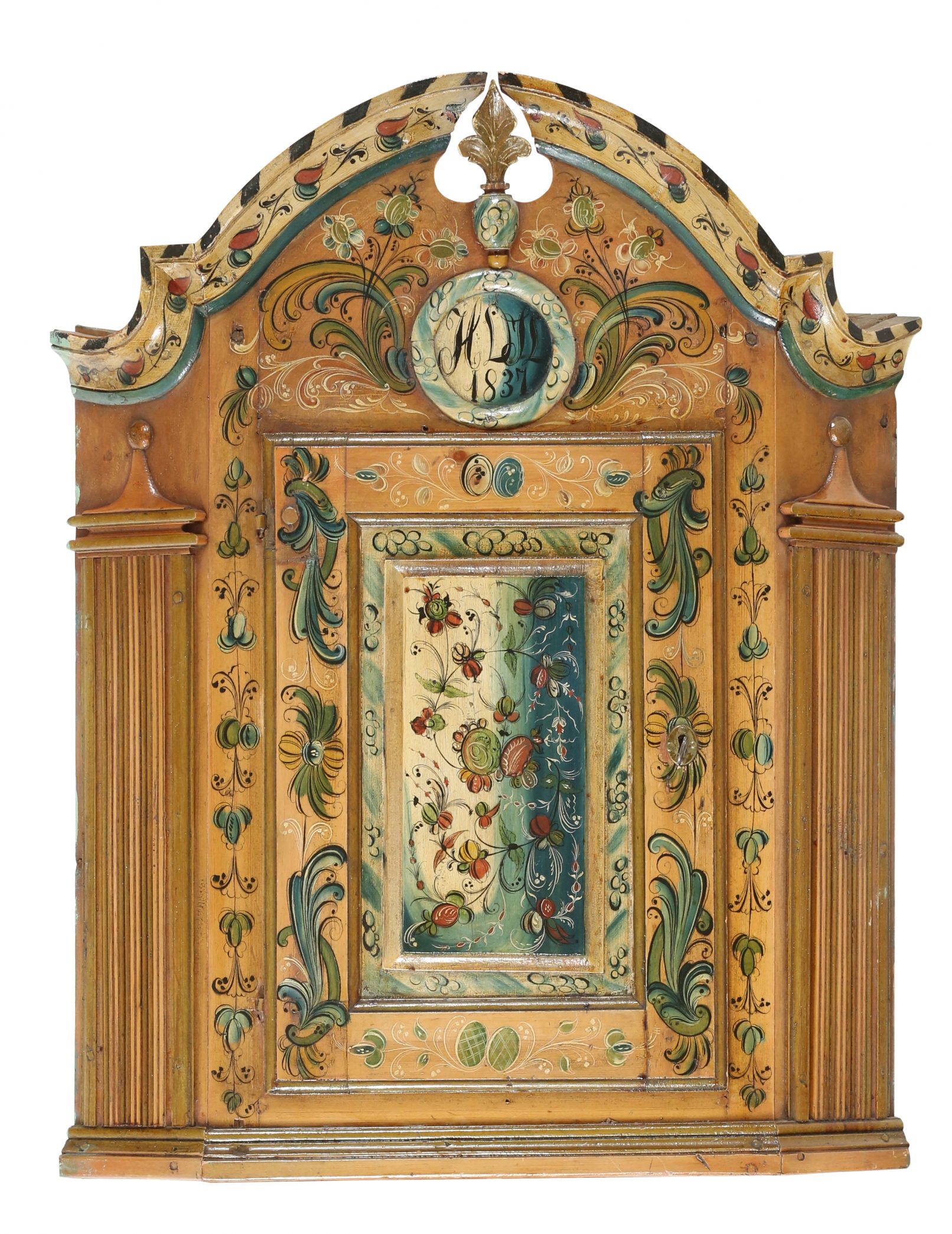Hjørne-hengeskap med original rosemaling, eierinitialer og datering 1837, Telemark. Øvre Lynnevik, Gransherad, malt av Eiliv Hallvorson Bøen Koglekasine (1810-1874)
